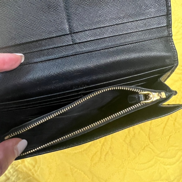 Authentic Prada wallet on adjustable crossbody strap - Picture 5 of 16